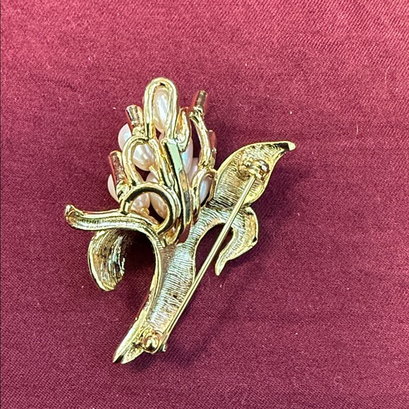 Elegant Gold and Pearl Brooch - Picture 3 of 3